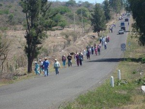 Miles de personas caminaron a Huandacareo