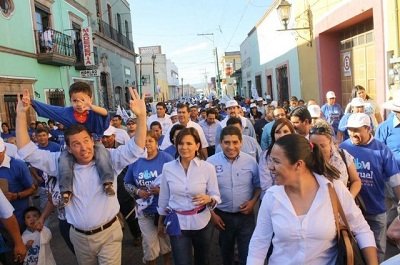 Salvaterrenses marchan por las calles de la ciudad con a MMM