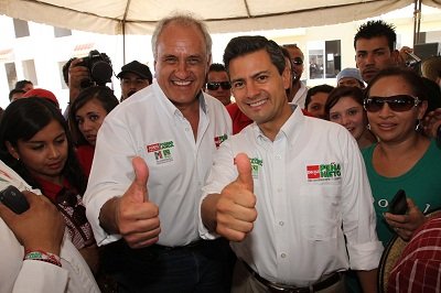 Asistió Enrique Peña Nieto a festejo de los constructores: firmó compromiso para pensionar a adultos mayores de 65 años