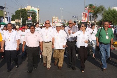 Desfile obrero reclama incumplimiento al PAN y muestra su apoyo al PRI