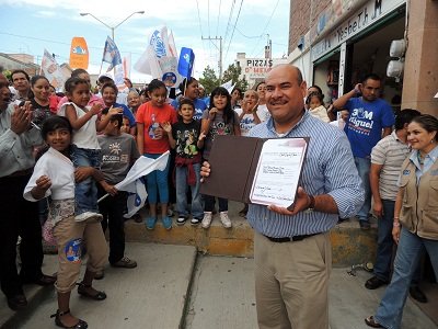 Juan Antonio Acosta Cano recibió su constancia de mayoría