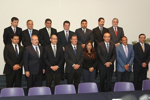 Presenta Miguel Márquez Márquez a quienes integrarán el Gabinete Legal del gobierno estatal 2012-2018.