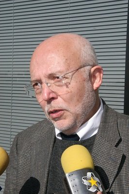 RECIBE PREMIO FÍSICO EL DR. JOSÉ OBREGÓN DE LA UNIVERSIDAD DE GUANAJUATO