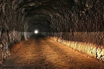 se decía que había una serie de túneles que comunicaban a los templos de Salvatierra 