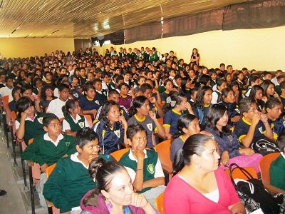 Mostraron un gran interés de los alumnos de la Escuela Secundaria General “Elías Macotela García”, al presenciar las obras de teatro.