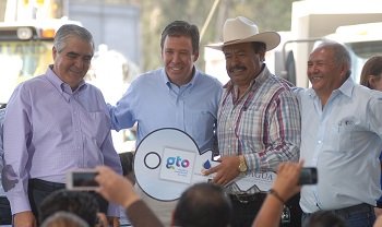 Entrega el gobernador del Estado, Miguel Márquez Márquez, y Ricardo Rosas Raya modernización de obras hidroagrícolas en beneficio de productores del Distrito de Riego 011 Alto Río Lerma, por más de 164 millones de pesos.