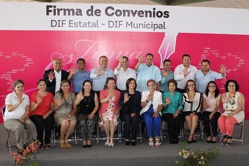 Se firmaron los primeros convenios entre el DIF estatal y 10 municipios.