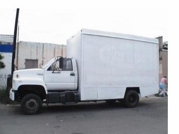 Se llevaron un camión con colchones y una camioneta de reciente modelo.