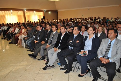  Hicieron acto de presencia los presidentes municipales de Yuríria, Cesar Calderón González; de Santiago Maravatío, Leonel Flores Hurtado; de Jaral del Progreso, Jaime Enrique Soto; el Diputado por el distrito X Federal, Raúl Gómez Ramírez y el Secretario de desarrollo  turístico, Fernando Olivera Rocha.