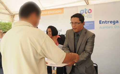 Un total de 24 internos culminaron sus estudios de primaria, secundaria y alfabetización.