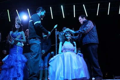 Tifanny I fue coronada en la inauguración de la feria.