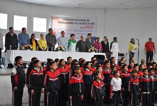 En el evento también estuvieron presentes: el C.P. Jorge Luis Rosas Tapia, Jefe de USAE Salvatierra, Mtro. Sergio Gallegos Zavala, Coordinador general CEDE Salvatierra. Mtro. Juan Pérez Almanza, Jefe de sector 8 primaria. Mtra. Alicia Alcazar Moreno, Jefe de sector 10 preescolar. Profa. Ma. Guadalupe Santoyo, enlace regional SNTE.