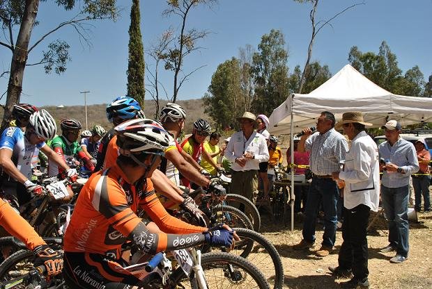 La carrera en donde participaron más de 350 ciclistas, se vivió con mucho entusiasmo y alegría