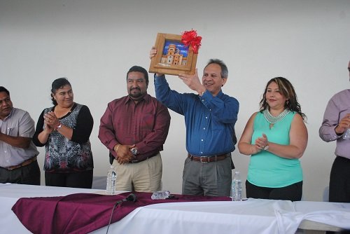 DIPUTADOS Y SENADOR INAUGURAN GIMNASIO EN TARIMORO