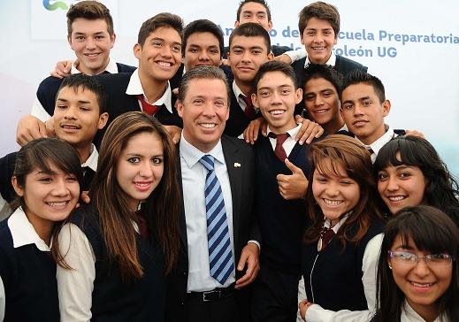 En un día histórico para Moroleón, anuncia el gobernador del Estado, Miguel Márquez, el inicio de actividades la Escuela Preparatoria Regional del Sur de Guanajuato para el próximo ciclo escolar