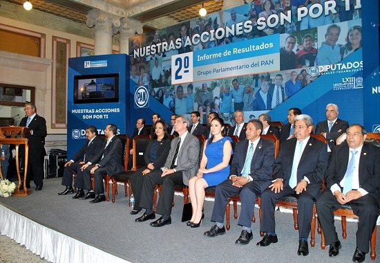 Estuvieron presentes los diputados del GPPAN, la diputada presidenta del Congreso del Estado, Alejandrina Lanuza Hernández, el secretario de Desarrollo Económico Sustentable del Gobierno Estatal, Héctor López Santillana; funcionarios del Gabinete Estatal y representantes del Poder Judicial.