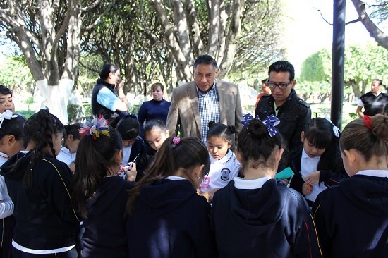 En los talleres de ciencia de las “jornadas estatales de ciencia” acudió el presidente municipal de Salvatierra.