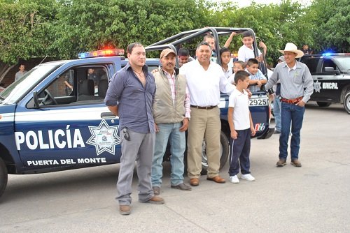 Entregan patrulla en la comunidad de Puerta del Monte