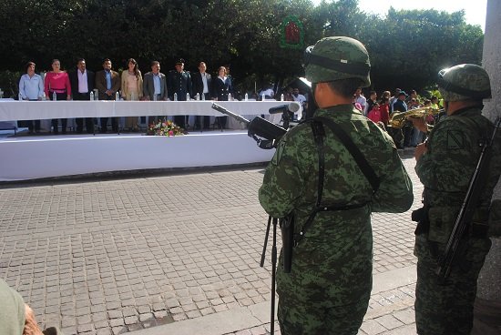 Este año se tuvo la participación especial del la banda de Guerra del Instituto Tecnológico de Celaya y de las fuerzas vivas del Ejercito Mexicano de la XVI zona militar perteneciente a Sarabia, quienes en bunkers blindados hicieron su aparición, este grupo fue uno de los más esperados y aplaudidos por los asistentes. 