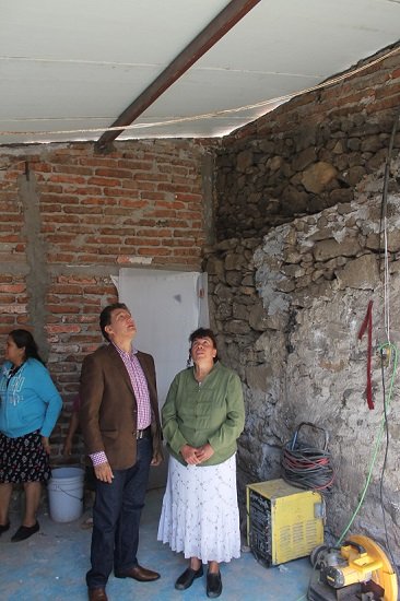 395 habitantes de Salvatierra están siendo beneficiados tan solo en el arranque del programa de obra “techo firme”, promovido por el gobierno municipal de Salvatierra en conjunto con la Secretaria de Desarrollo Social y Humano , del estado de Guanajuato