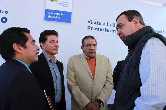 Al concluir el evento, el Presidente de Salvatierra en compañía de las autoridades estatales, municipales y beneficiarios visitaron la Feria de la Salud instalada en la UMAPS Urireo.