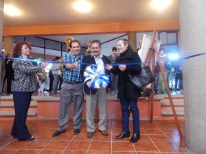 El alcalde municipal Ing. Rafael Ramírez Tirado en compañía de regidores del actual Ayuntamiento, funcionarios y público en general, inauguraron la exposición de la obra pictórica.