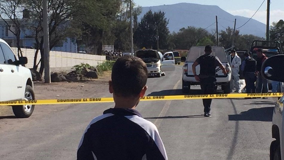 Los hechos ocurrieron a unos 250 metros después de las vías del ferrocarril donde se encontraba la camioneta Cadillac Escalade color blanco lugar donde arribaron elementos policiacos de diferentes corporaciones, Peritos y el Servicio Médico Forense, asi como el apoyo del H. cuerpo de Bomberos quienes sofocaron un pequeño incendio que se registro en el motor y radiador de la camioneta, al parecer ocasionado por la balacera.