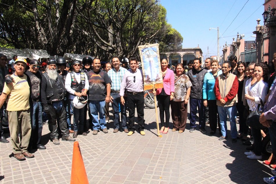 En el jardín principal de cabecera municipal,  presidente José Herlindo Velázquez Fernández, en conjunto con funcionarios públicos y los organizadores del evento, dieron el  banderazo de salida hacia la comunidad de la Quemada a los motociclistas provenientes de los estados de Guerrero, Jalisco Zacatecas, ciudad de México, Michoacán, Guanajuato y de la ciudad de Chicago.