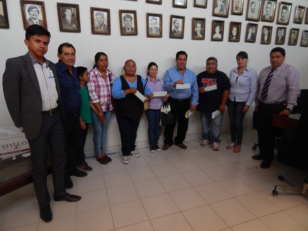 En esta ocasión los cheques fueron entregados por el representante del programa Créditos Fondos Guanajuato, Ricardo Amezcua, con la presencia del regidor Juan Rosas Ramírez y la sindico, Adriana Méndez Trejo, quienes estuvieron en representación del alcalde, Rafael Ramírez Tirado.