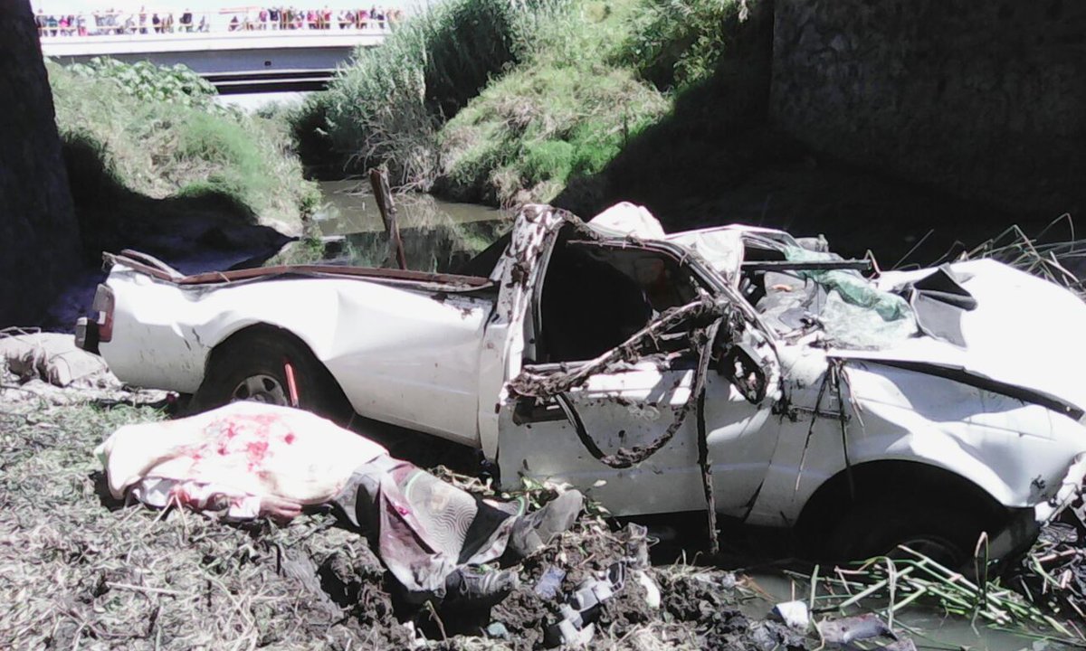 En la mañana del 15 de septiembre se registró un accidente en Irapuato, donde una persona murió y su acompañante resultó gravemente lesionado, ya que después de volcar la camioneta en la que viajaban esta por desgracia cayó al Canal de Coria.