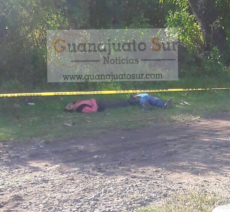 El Reporte a las autoridades se dio a las 17:00 horas aproximadamente, donde se dijo que se encontraban dos personas sin vida tiradas a un costado de la carretera Salvatierra- San Felipe de Jesús, a la altura de la comunidad La Presa de San Juan.