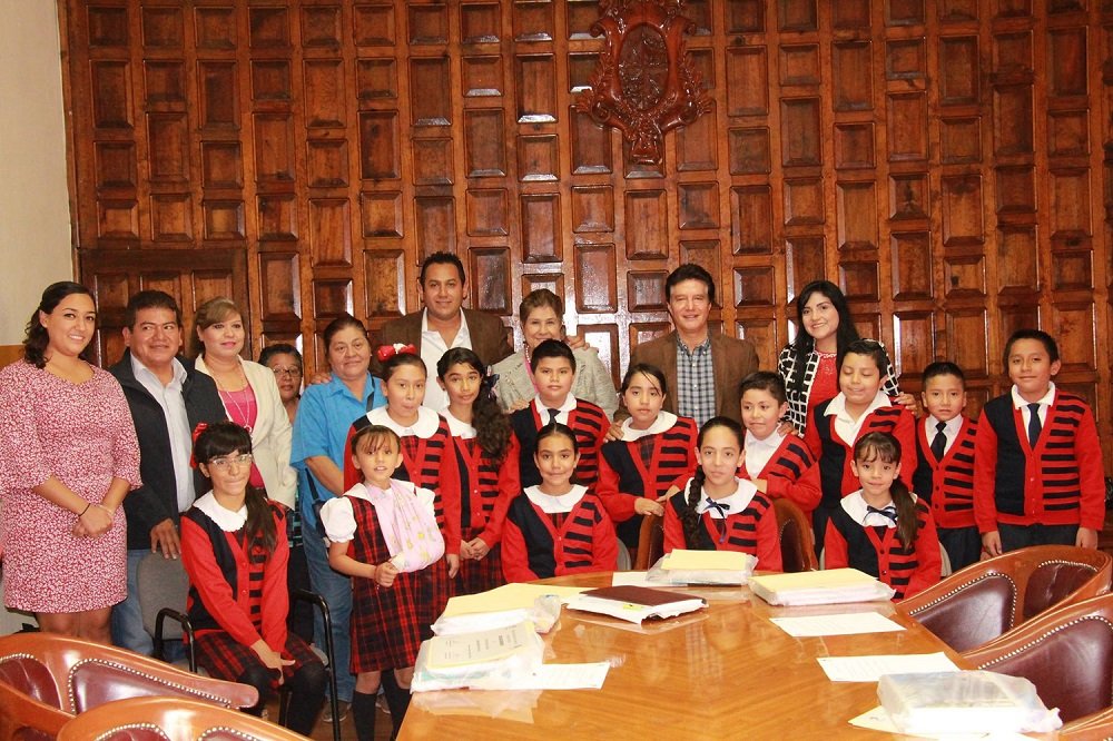 Alumnos de la escuela primaria Hermanos Arechederra vivieron la experiencia de ser miembros del gobierno municipal por un día.