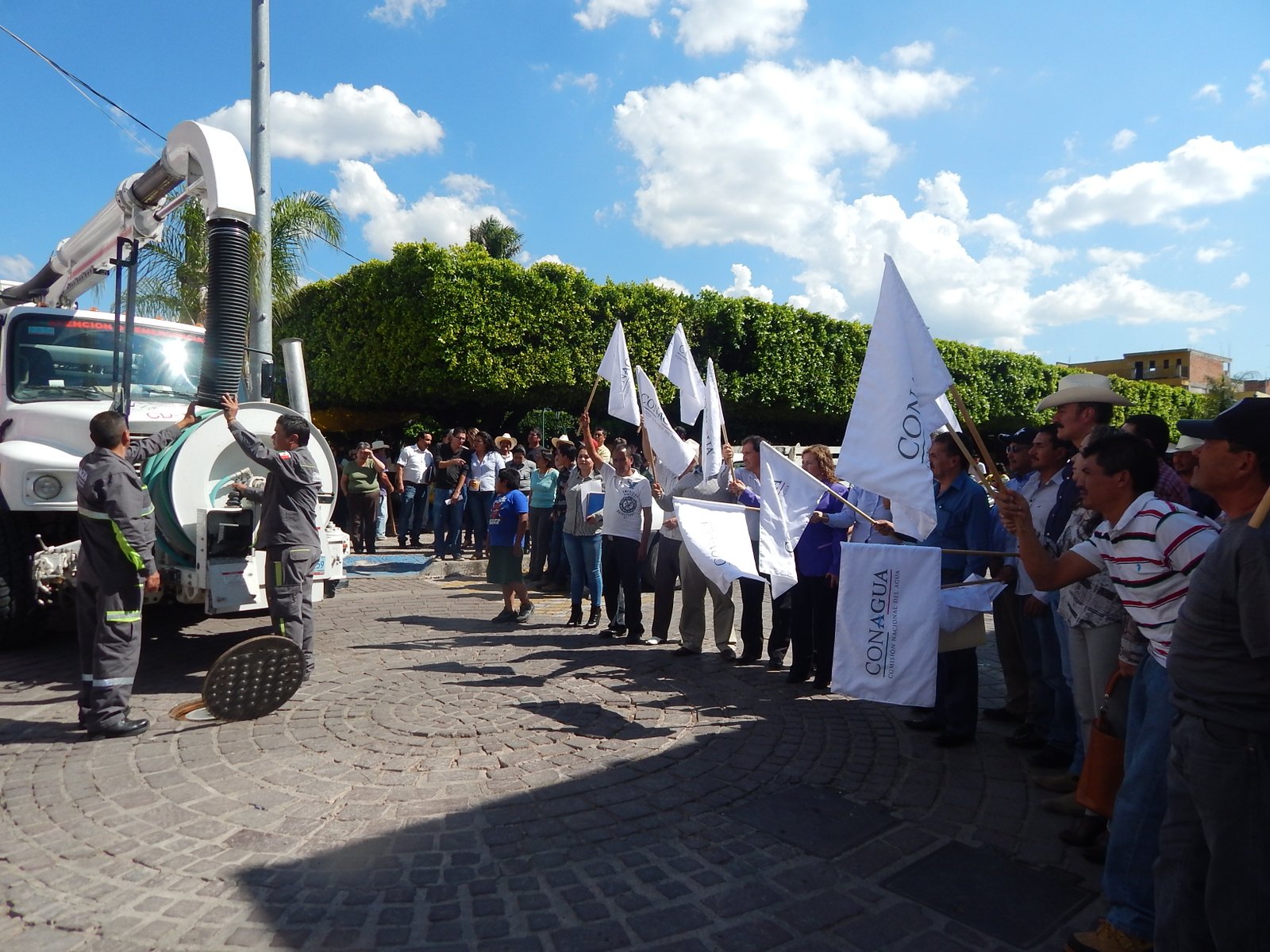 El arranque dio inicio en el jardín principal de la cuidad, donde los tarimorenses se dieron cita para ser partícipes de este gran trabajo, que será para su beneficio.