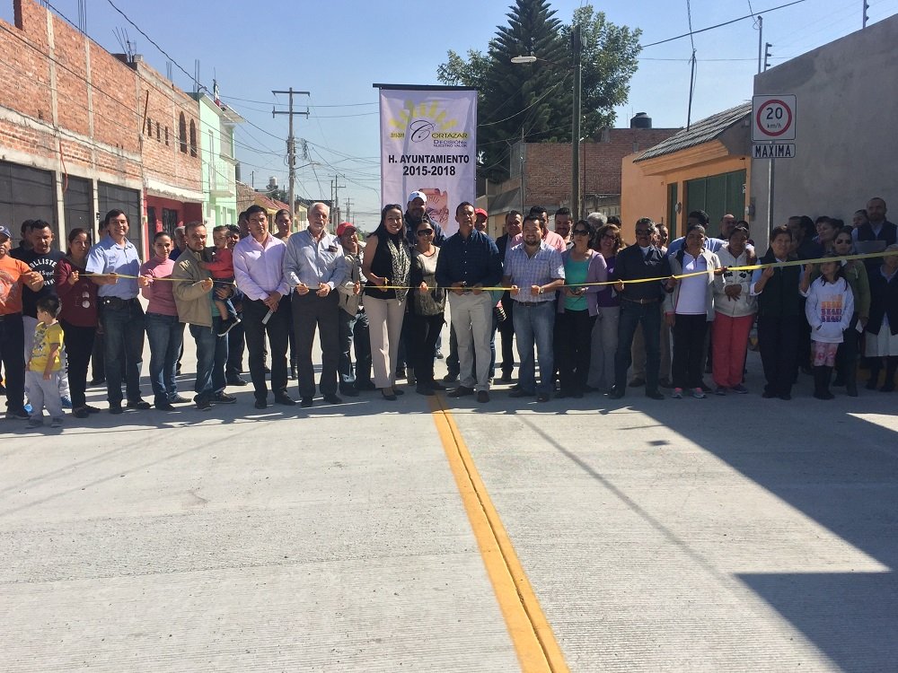 Se cortó el listón para la inauguración de la calle Justo Sierra, con la que se beneficiarán los cortazarenses que tienen necesidad de transitar por el lugar.