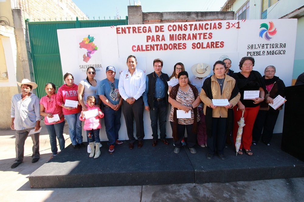 Velázquez Fernández, mencionó que es un compromiso de su gobierno ayudar a mejorar la economía de los salvaterrenses