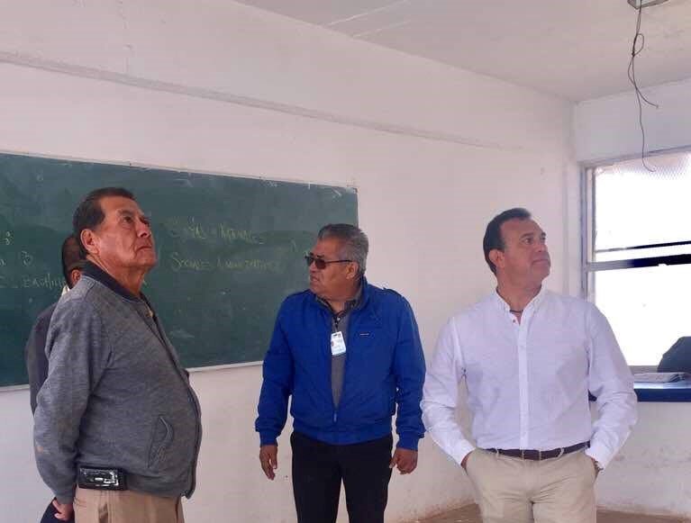 En una visita que hizo el alcalde Hugo Estefanía al Sabes de Tierrafría, escuchó los problemas que tiene el plantel, uno de los más apartados de la zona urbana