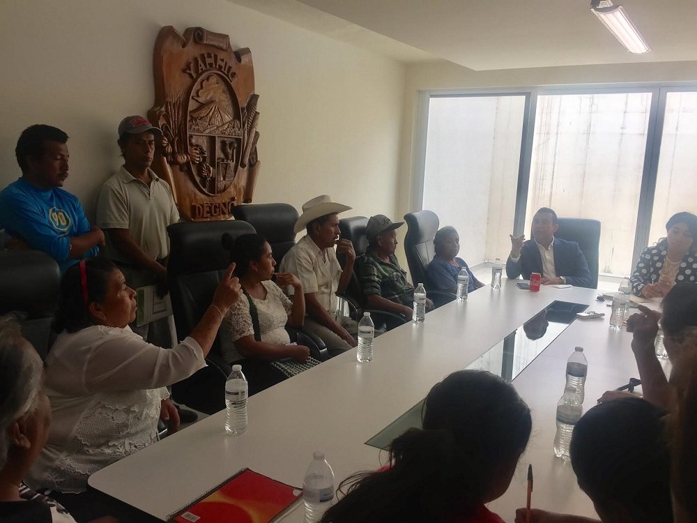 Los representantes de los danzantes que suben al Culiacán para celebrar la Santa Cruz, tuvieron una reunión con el alcalde Hugo Estefanía, para presentar sus necesidades, y demandar algunos apoyos para mantener la tradición.