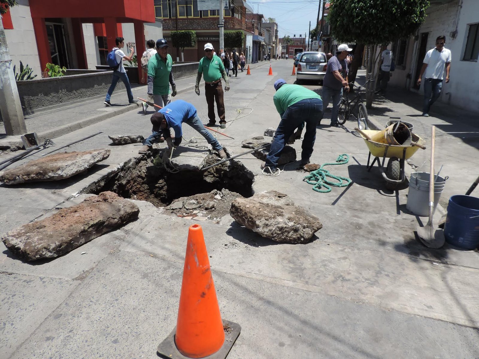 El municipio dispone de medio millón de pesos para bachear diferentes calles y en avenidas y accesos de algunas comunidades.