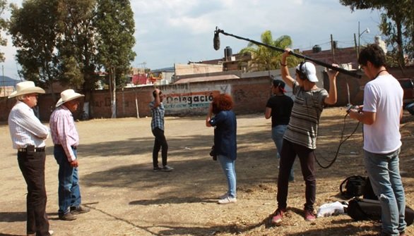 Los jóvenes decididos a llevar a cabo su proyecto comenzaron preparar terreno, asistiendo a talleres para la producción del documental y buscando apoyos para financiar el proyecto; siendo su casa de estudio la Universidad de Celaya una de las instancias de las que han recibido apoyo.