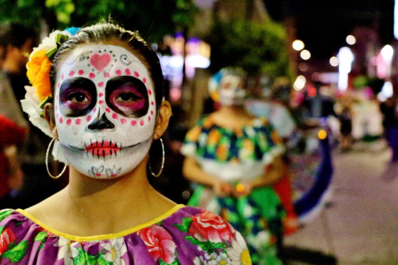 Realizan desfile de Catrines y Catrinas en Cortazar Guanajuato Sur