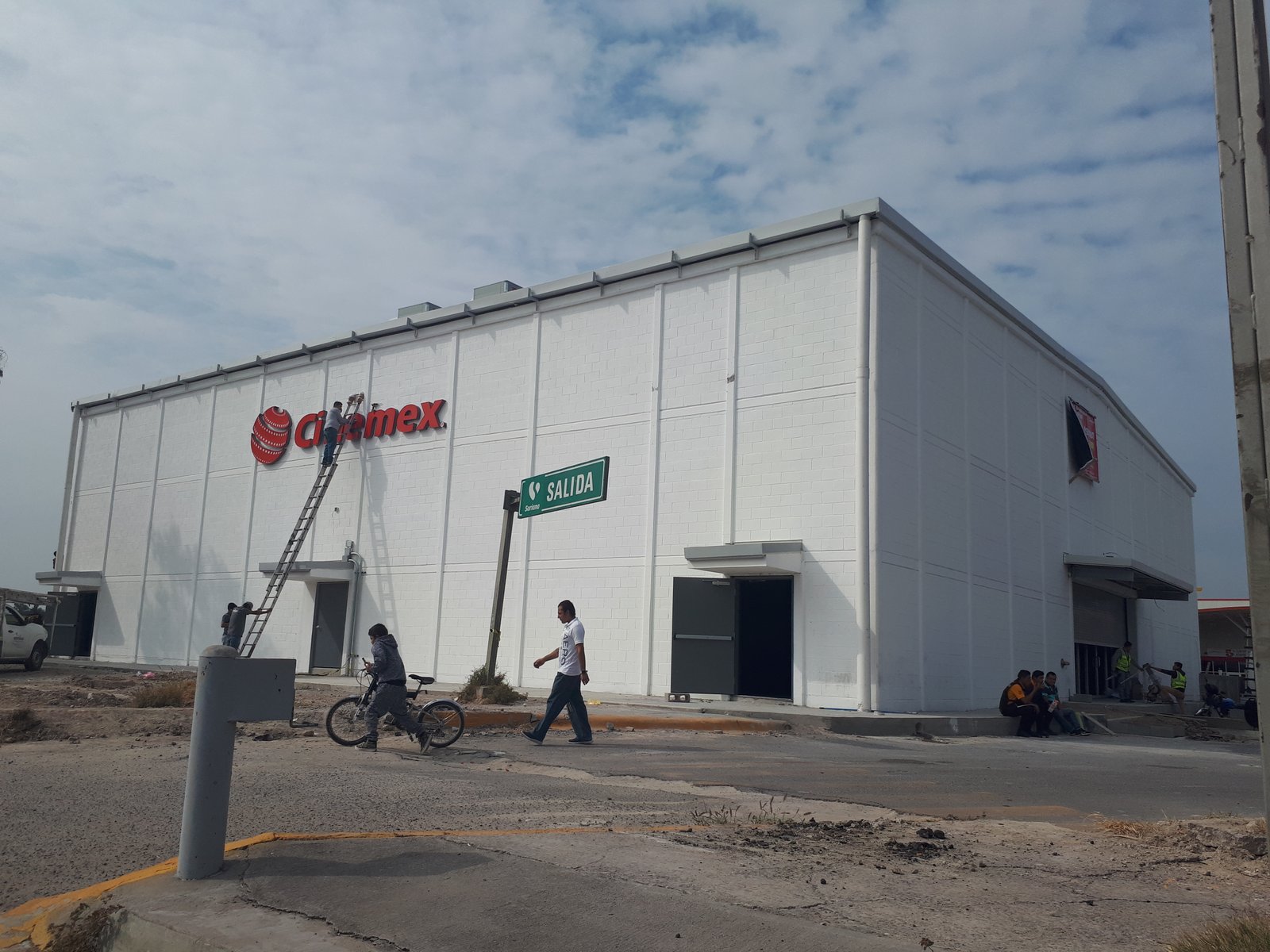 EN PUERTA INAUGURACION DE CINEMEX CORTAZAR